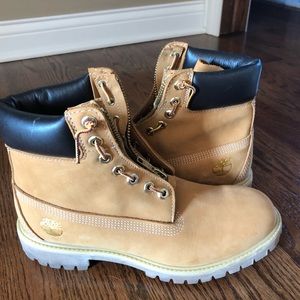 Brand new limited edition timberlands !!